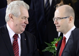 Premiér Bohuslav Sobotka a prezident Miloš Zeman.