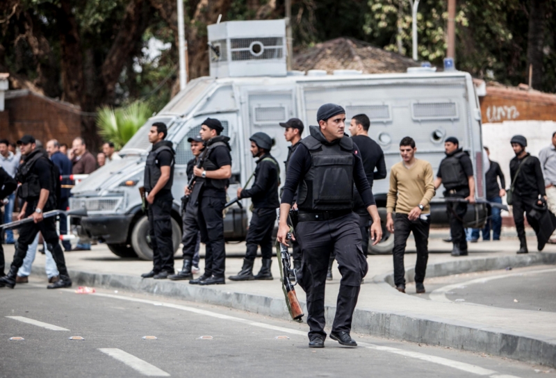 V Egyptě jsou útoky na bezpečnostní složky častější od loňského července. V Egyptě jsou útoky na bezpečnostní složky častější od loňského července.