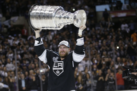 Slavný Stanley Cup vyhráli hokejisté Los Angeles.