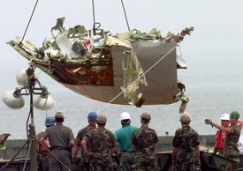 V roce 1996 vybuchl a zřítil se krátce po startu letoun Boeing 747.