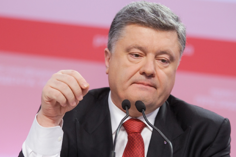 Porošenko hovoří na nejnovější tiskovce.