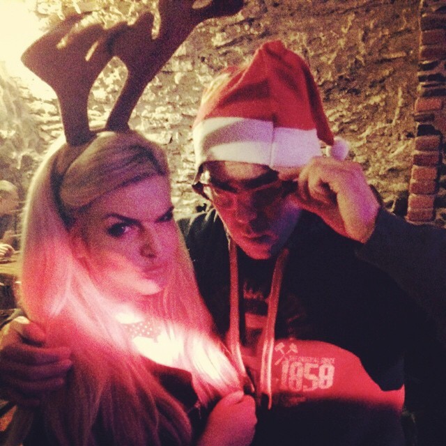 Láďa Hruška v objetí s Nikol Štíbrovou.