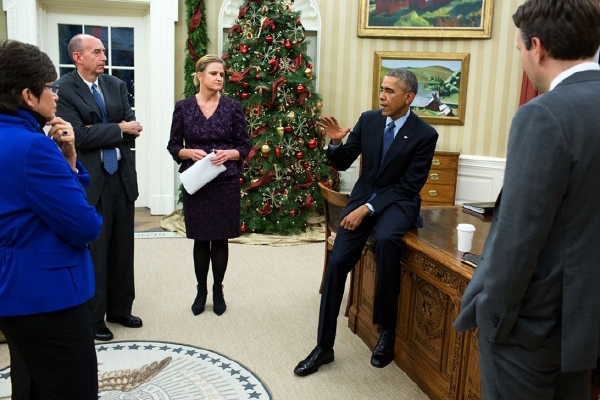Obama se svými poradci. Nadělí Rusům pod jolku další sankce?