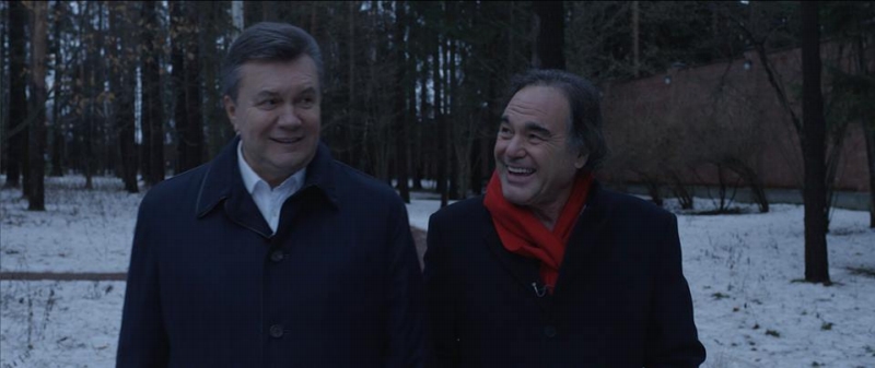 Bývalý ukrajinský prezident Viktor Janukovyč a režisér Oliver Stone.