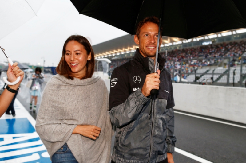 Jenson Button se svojí novomanželkou.