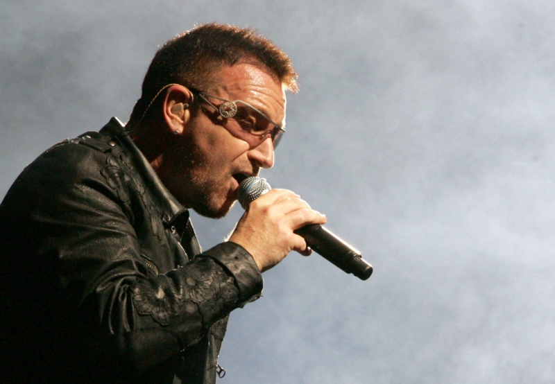 Frontman a zpěvák irské skupiny U2 Bono Vox.