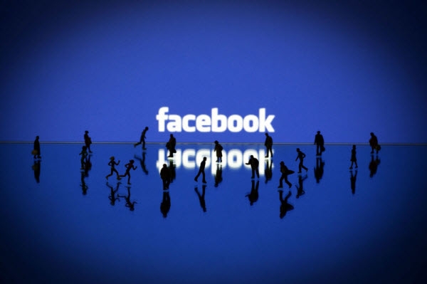 Facebook čelí hromadné žalobě. 