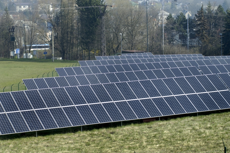 Fotovoltaické elektrárny vyrábějí pětinu veškeré zelené energie, ale berou dvě třetiny podpory.