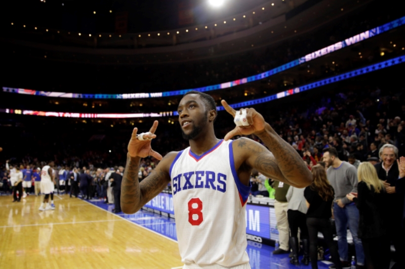 Basketbalisté Philadelphie poprvé v sezoně NBA uspěli ve své hale.