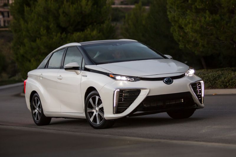 Toyota představila v Los Angeles svůj vodíkový model Mirai.
