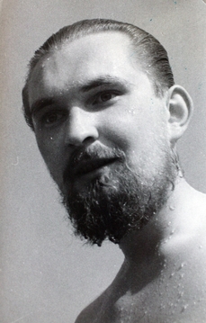 Básník a filosof Egon Bondy, vlastním jménem Zbyněk Fišer, inspiroval nejen český underground (foto rok 1952).