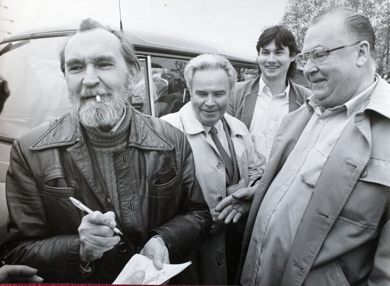 Egon Bondy na mítingu KSČM 1. května 1992.