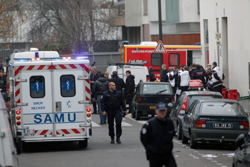 Nejméně 12 mrtvých a několik těžce zraněných si dnes vyžádala střelba v pařížském sídle satirického týdeníku Charlie Hebdo.