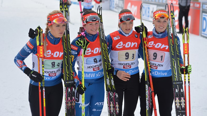 Ženská štafeta ve složení Gabriela Soukalová, Veronika Vítková, Jitka Landová a Eva Puskarčíková triumfovala v závodě Světového poháru v německéhom Oberhorfu. 