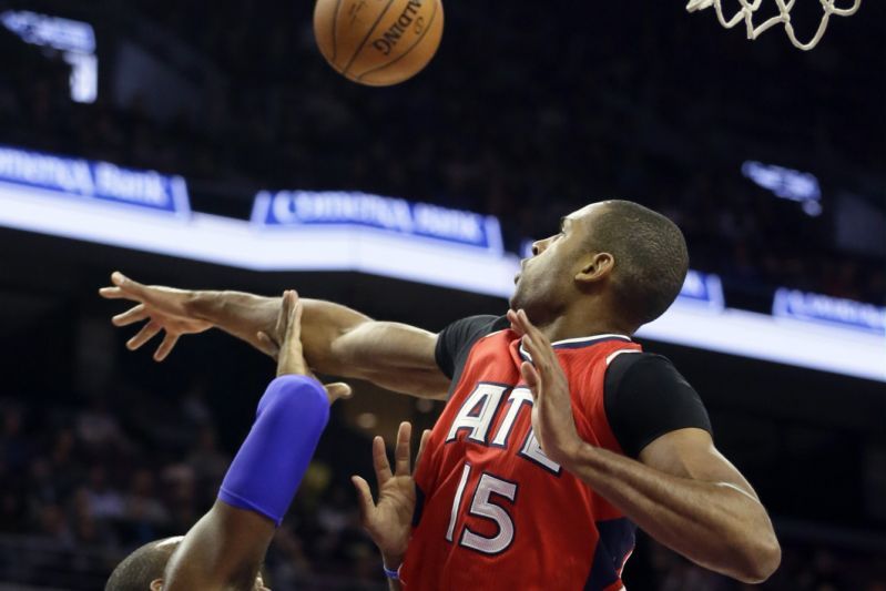 V souboji týmů s nejlepší aktuální formou v NBA zvítězili lídři Východní konference z Atlanty v Detroitu 106:103.