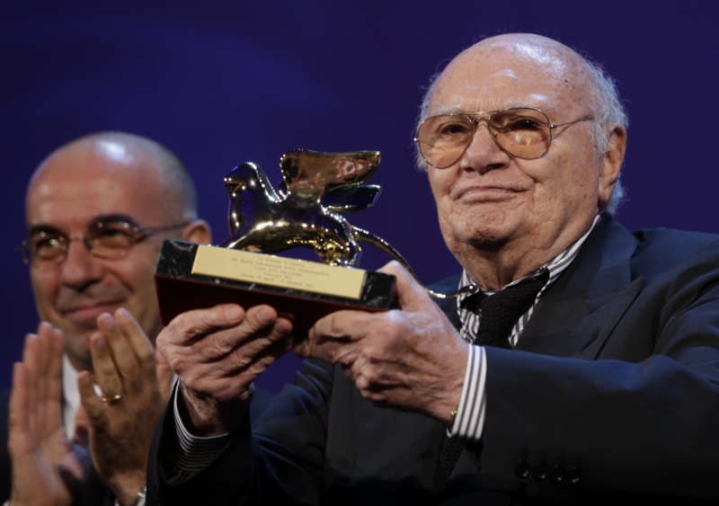 Francesco Rosi s cenou za celoživotní přínos filmu, kterou získal na festivalu v Benátkách.