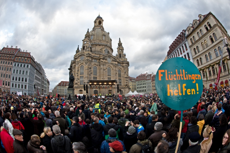 Demonstrace proti hnutí Pegida v Drážďanech.