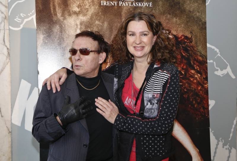 Režisérka Irena Pavlásková na premiéře filmu Fotograf s Janem Saudkem.