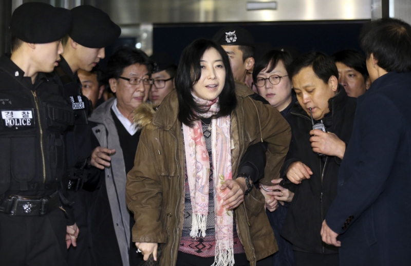 Shin Eun-mi na letišti v Jižní Koreji. Shin Eun-mi na letišti v Jižní Koreji.