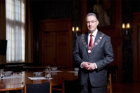 Ahmed Aboutaleb vyzývá muslimy, aby nemlčeli.
