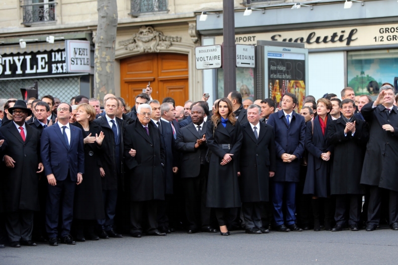 Osobnosti politické garnitury se sešli v Paříži, aby uctili památku obětí.