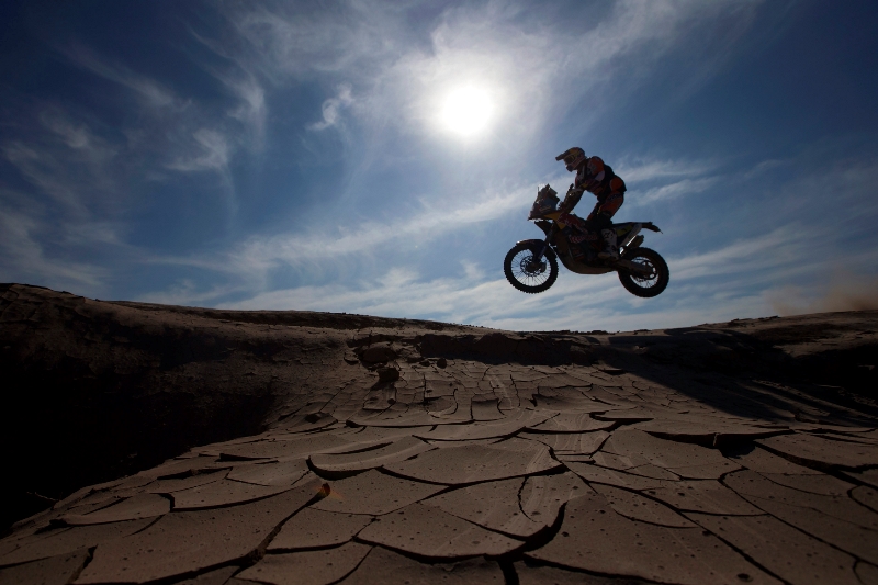 Ani o skoky není na Rallye Dakar nouze.