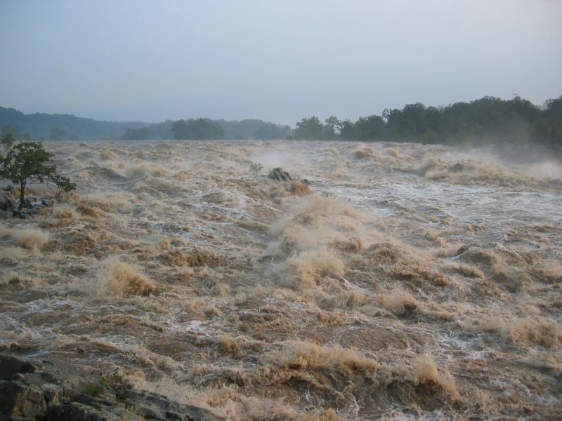 Rozvodněná řeka Potomac odnášející cennou půdu.
