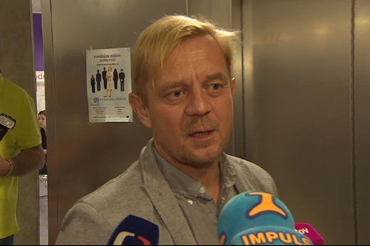 Petr Čtvrtníček po soudním přelíčení kvůli kauze, kde vystoupili s hercem Potměšilem v policejních uniformách.