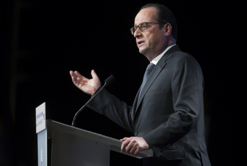 Francouzský prezident Hollande při projevu v Institutu arabského světa. Francouzský prezident Hollande při projevu v Institutu arabského světa.