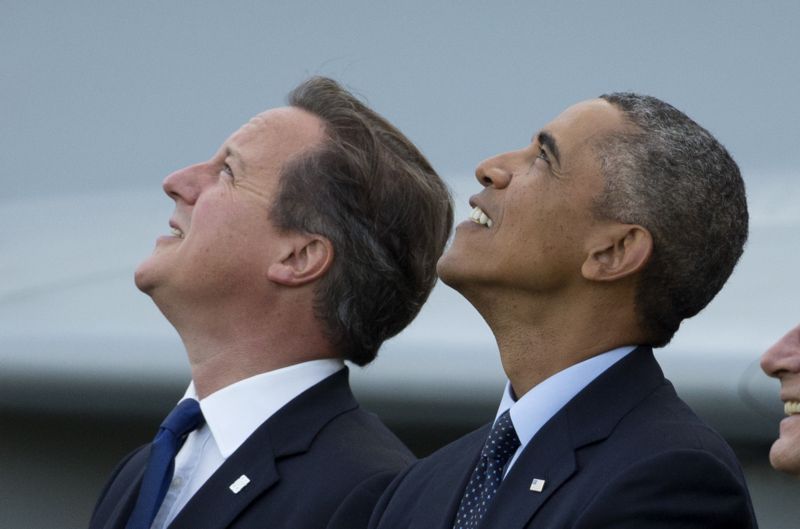 Spojenci v boji proti terorismu. Premiér Cameron a prezident Obama.