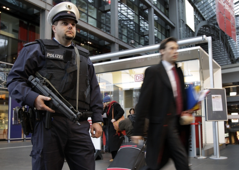 Hlídkující policista v Německu.