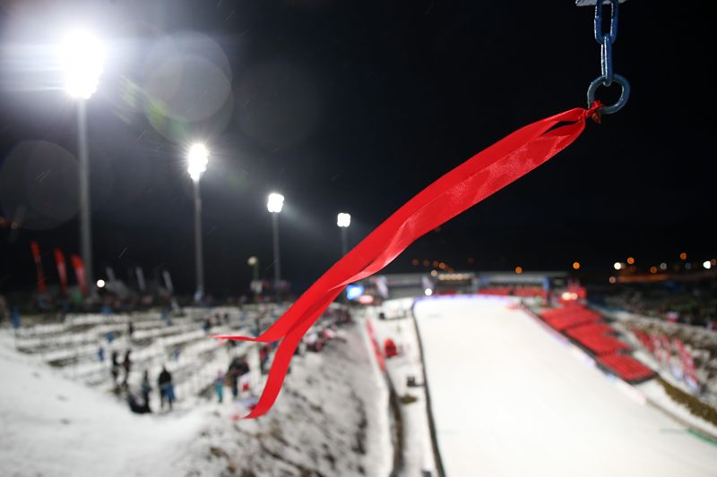 Kvalifikace ve skocích na lyžích se v Zakopaném kvůli větru neuskuteční ani v sobotu. Kvalifikace ve skocích na lyžích se v Zakopaném kvůli větru neuskuteční ani v sobotu.