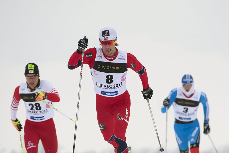 Premiérové vítězství v SP vybojoval Tomas Northug (uprostřed). Premiérové vítězství v SP vybojoval Tomas Northug (uprostřed).