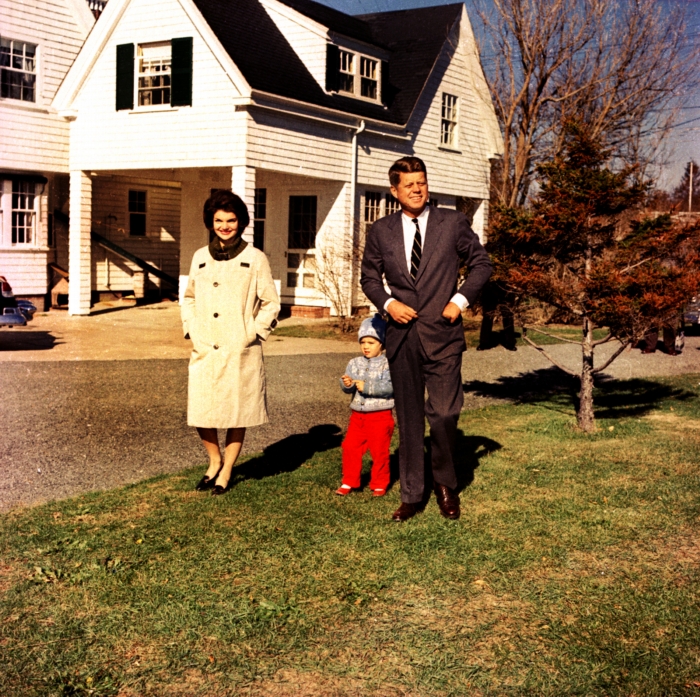 Jacquelin Kennedyová a John F. Kennedy. Jacquelin Kennedyová a John F. Kennedy.