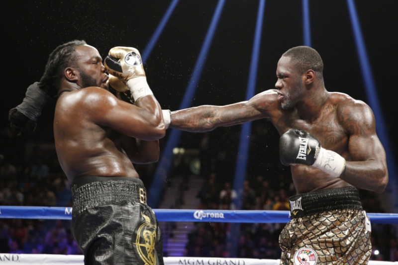 Deontay Wilder (vpravo).