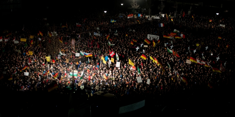 Antiislamistická skupina Pediga, demonstrace v Drážďanech.