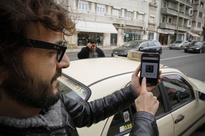 Americký zprostředkovatel alternativní taxislužby Uber slibuje 50 tisíc nových pracovních míst. Americký zprostředkovatel alternativní taxislužby Uber slibuje 50 tisíc nových pracovních míst.