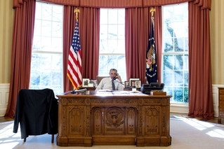 Prezident Obama v Oválné pracovně.