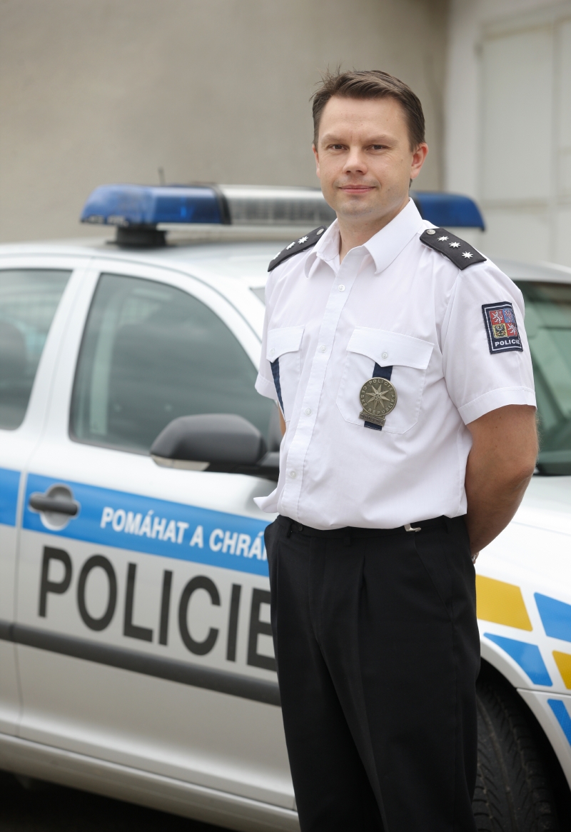 Současná osmicípá hvězda na policejních uniformách.