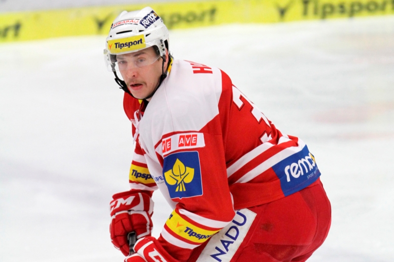 Hokejový obránce Jan Holub se po téměř šesti letech vrací do extraligové Mladé Boleslavi. Hokejový obránce Jan Holub se po téměř šesti letech vrací do extraligové Mladé Boleslavi.