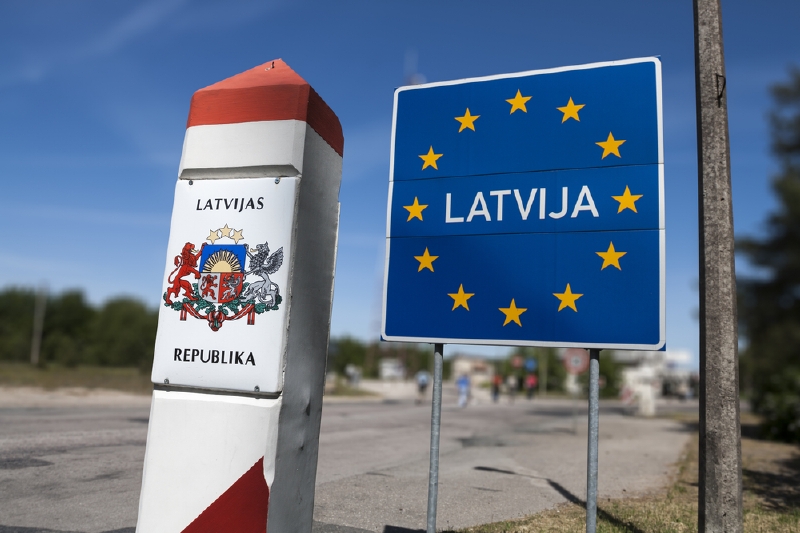 Lotyšsko má početnou ruskou menšinu, ale od Ruska se odvrací. Lotyšsko má početnou ruskou menšinu, ale od Ruska se odvrací.