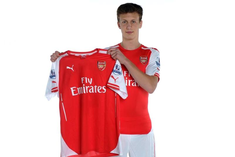 Krystian Bielik přestoupil do Arsenalu. 