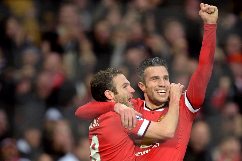 2. Manchester UnitedSoučasná hodnota: 14,5 miliardy korunLoňská hodnota: 11,9 miliardy korunZažili rok hrůzy, nejhorší sezonu v historii klubu. Přesto klub dokázal přilákat nové spoznory a angažovat fotbalové hvězdy. Absence v pohárové Evropě by se mohla projevit až v příštím žebříčku, pokud by však United postoupili do Ligy mistrů, mohou se vyšvihnout i do čela žebříčku. 2. Manchester UnitedSoučasná hodnota: 14,5 miliardy korunLoňská hodnota: 11,9 miliardy korunZažili rok hrůzy, nejhorší sezonu v historii klubu. Přesto klub dokázal přilákat nové spoznory a angažovat fotbalové hvězdy. Absence v pohárové Evropě by se mohla projevit až v příštím žebříčku, pokud by však United postoupili do Ligy mistrů, mohou se vyšvihnout i do čela žebříčku.