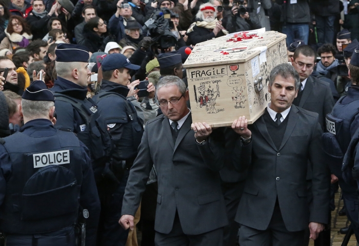 Pohřeb jednoho ze zavražděných karikaturistů týdeníku Charlie Hebdo.