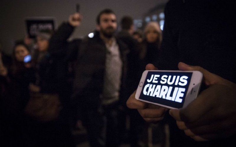 Charlie Hebdo je v mobilních aplikacích.