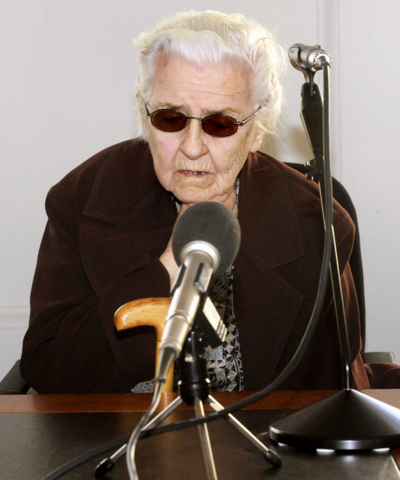 Ludmila Brožová-Polednová u Krajského soudu v Plzni, 9. září 2008. Ludmila Brožová-Polednová u Krajského soudu v Plzni, 9. září 2008.