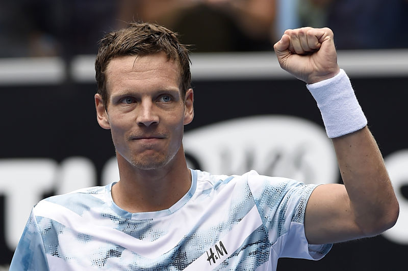 Tomáš Berdych si poradil s domácím Bernardem Tomicem ve třech setech.