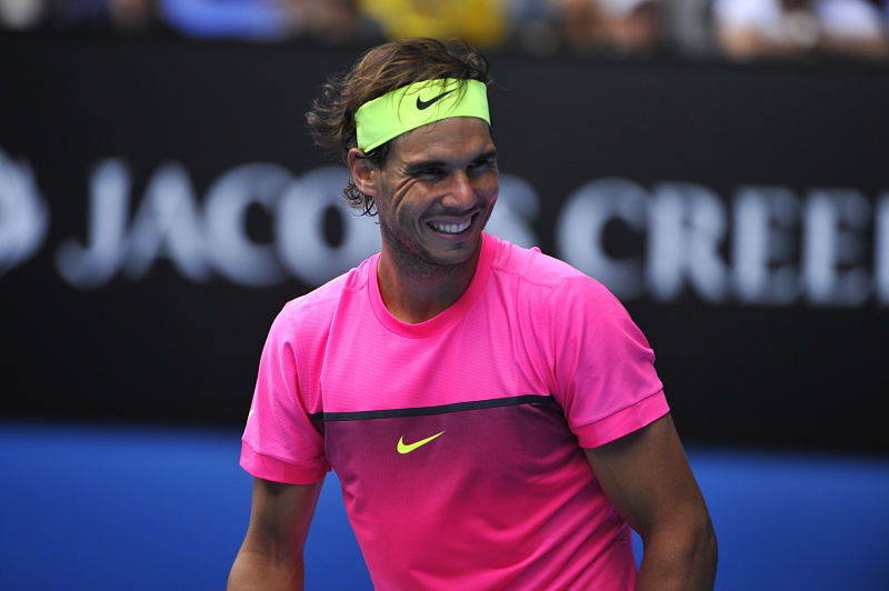 I Rafael Nadal odlehčil svůj zvyk stavět lahve k lavičce vždy úplně stejně.