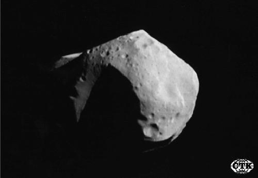 Snímek asteroidu Mathilde, pořízený vesmírnou lodí NEAR 27. června 1997.