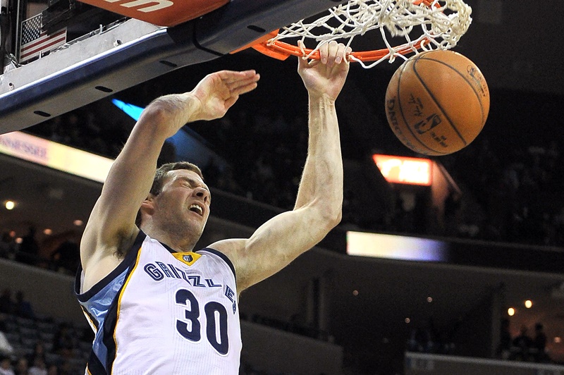 Basketbalisté Memphisu porazili v NBA Orlando 103:94 a posunuli se na druhé místo v tabulce Západní konference před Portland. 